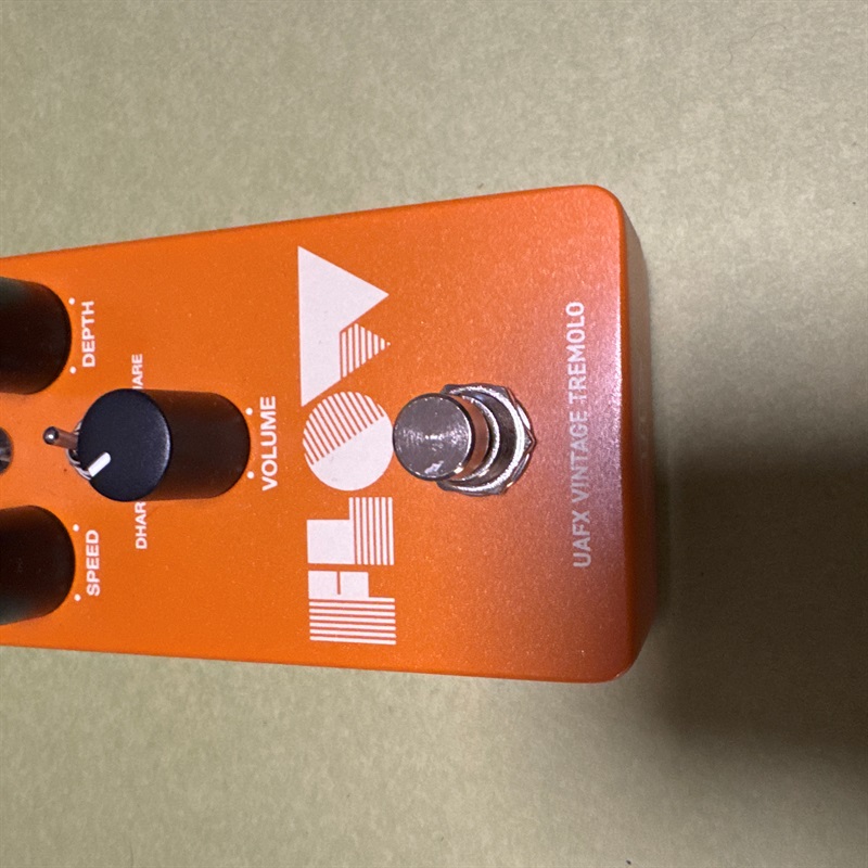 Universal Audio FLOW UAFX VINTAGE TREMOLOの画像